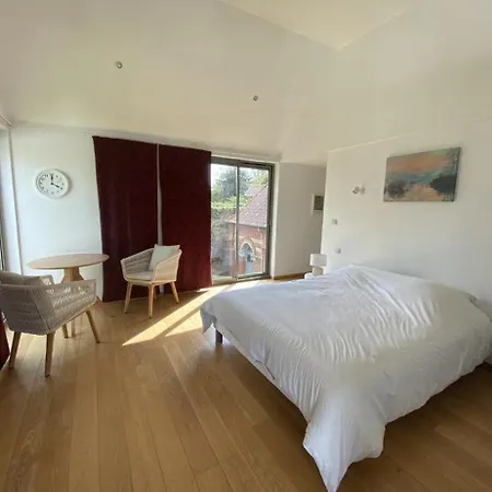 - Des Remparts - Proche Calais-st Omer-dunkerque Bed & Breakfast