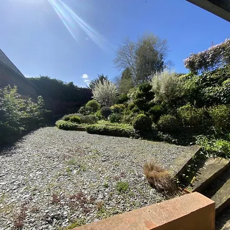 - Des Remparts - Proche Calais-st Omer-dunkerque Bed & Breakfast