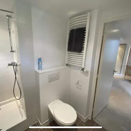 - Des Remparts - Proche Calais-st Omer-dunkerque Bed & Breakfast