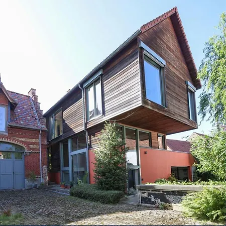 - Des Remparts - Proche Calais-st Omer-dunkerque Bed & Breakfast